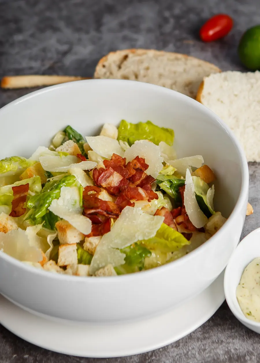 Caesar Salad con Bacon