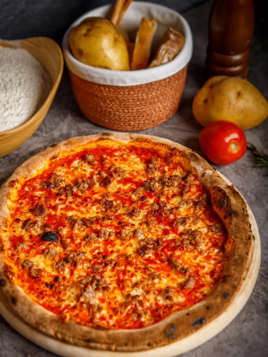 Pizza Bolognese