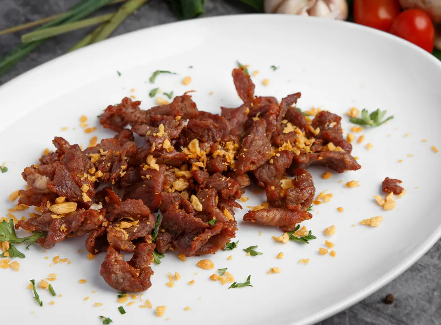 Maiale fritto con aglio e pepe